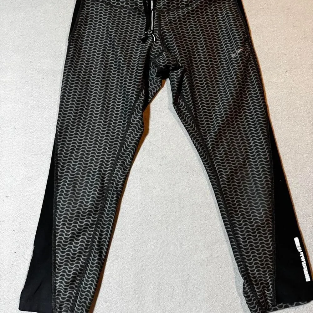 Nike Women's Black and Grey Leggings